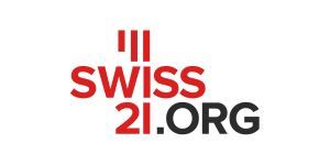 Logo für Swiss21.org, Text in Rot und Schwarz, mit einem roten Designelement darüber.