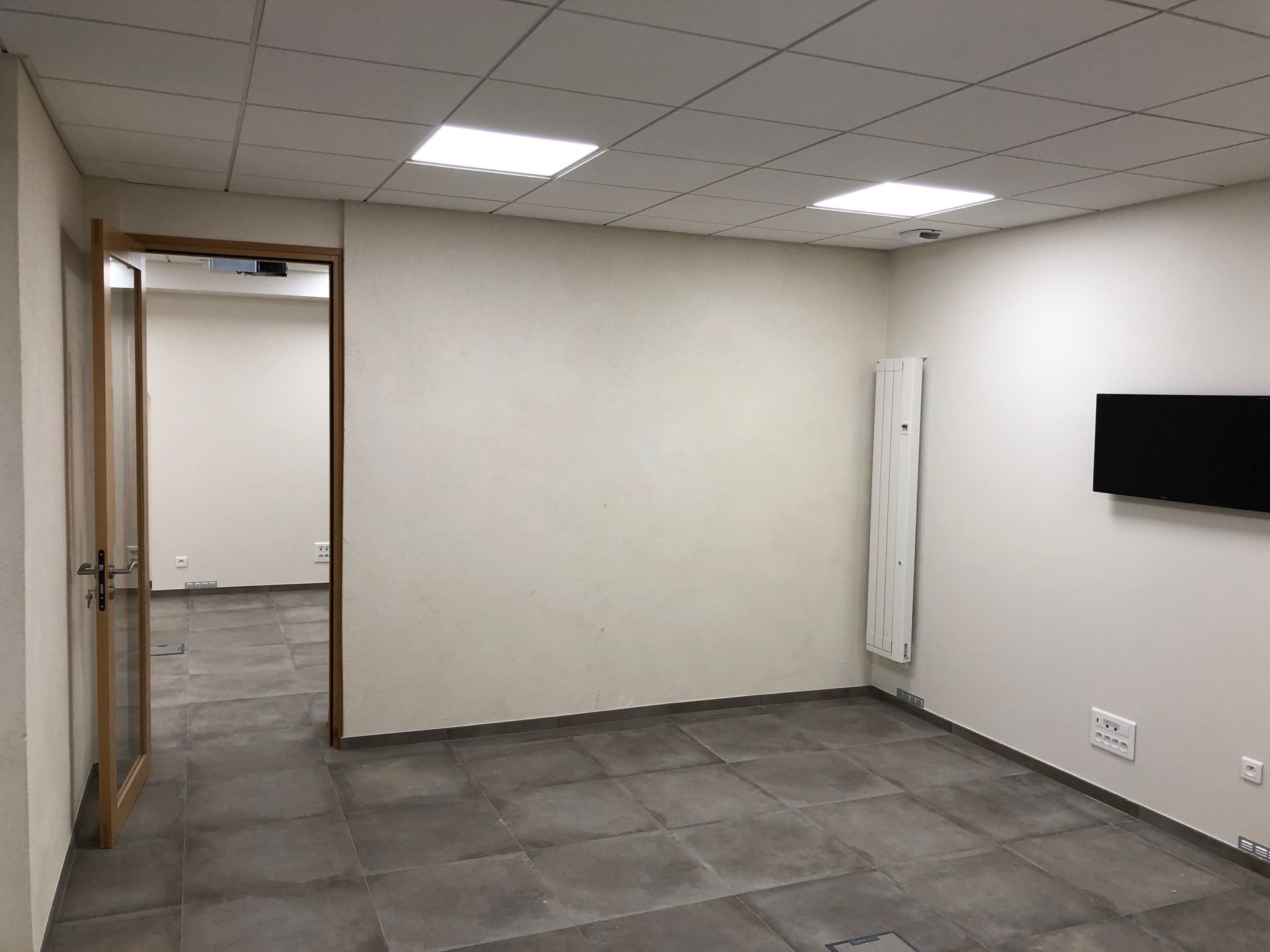 Pièce refaite du sol au plafond en passant par le mur