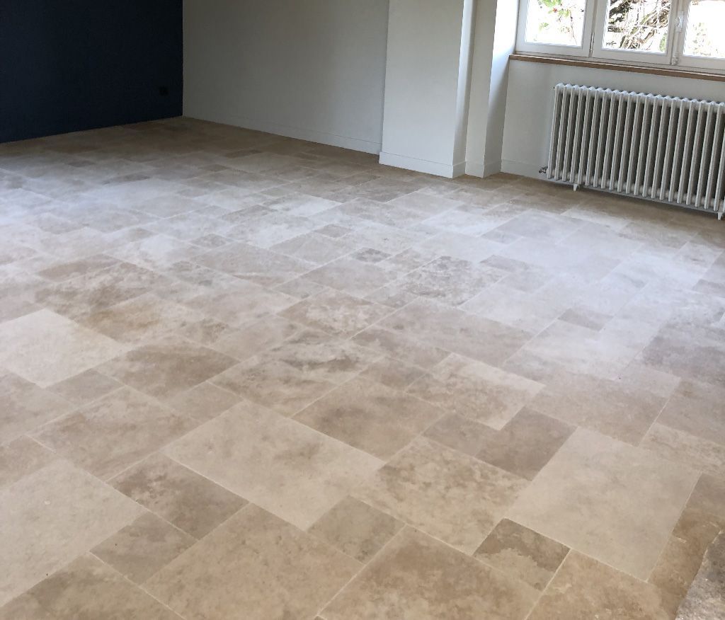 Carrelage avec différents tons beiges