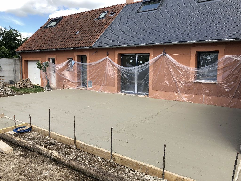 Grande dalle béton pour future terrasse