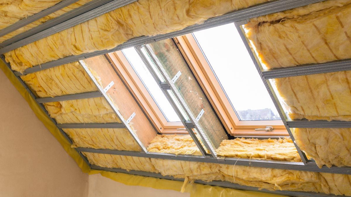 Deux hommes qui portent des plaques d'amiante