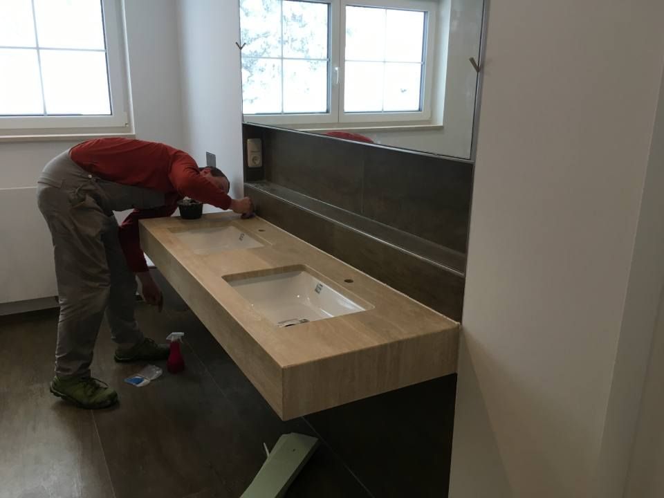 Badezimmer, das von der Jens Lischke & Cliff Bauer GbR saniert wurde