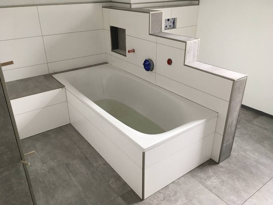 Badezimmer, das von der Jens Lischke & Cliff Bauer GbR saniert wurde