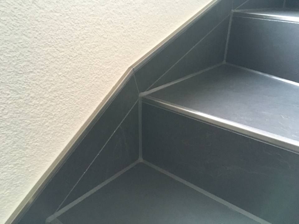 Treppenstufen, die von der Jens Lischke & Cliff Bauer GbR gefliest wurden