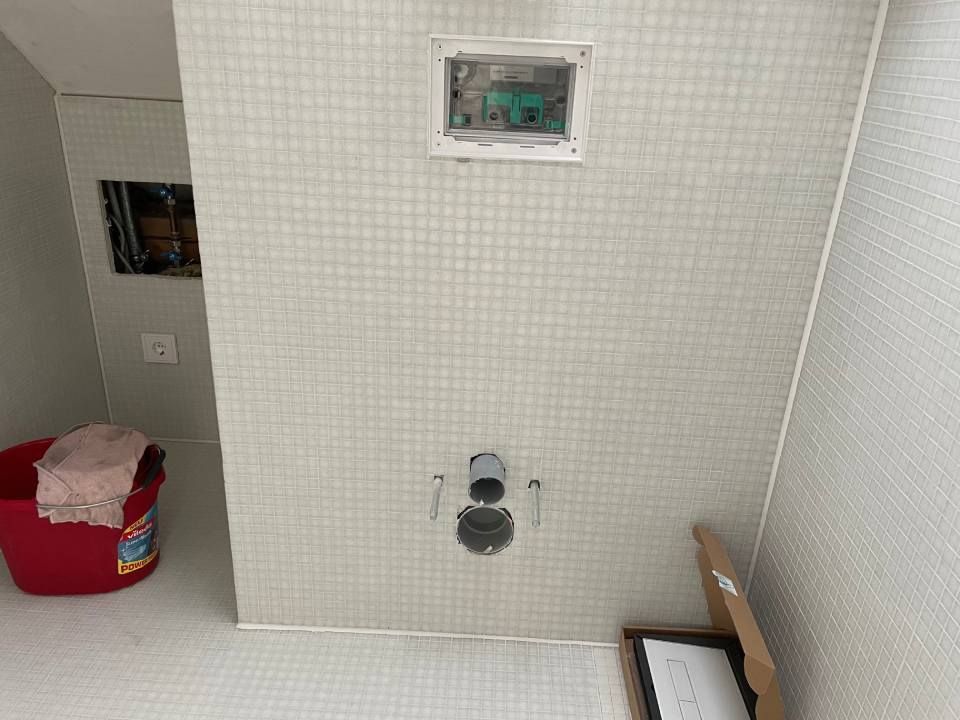 Badezimmer, das von der Jens Lischke & Cliff Bauer GbR saniert wurde