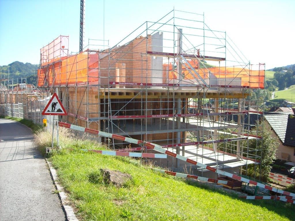 Neubau (Wände Beton + Mwk Urnacasa)