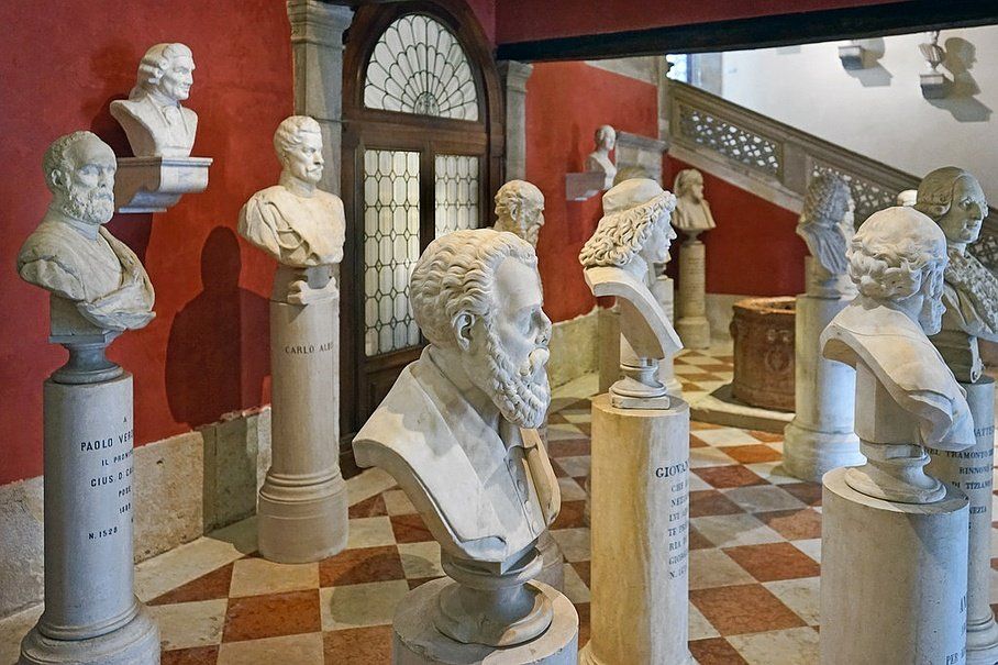 Collection de bustes en marbre, estimée par Stéphane Mascarenhas