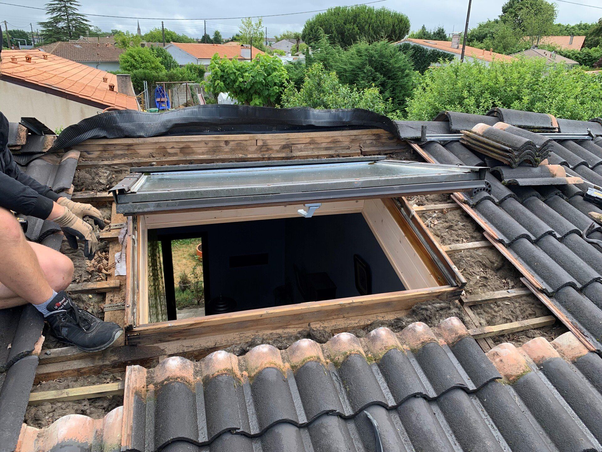 fnêtre de toit posé et ouverte