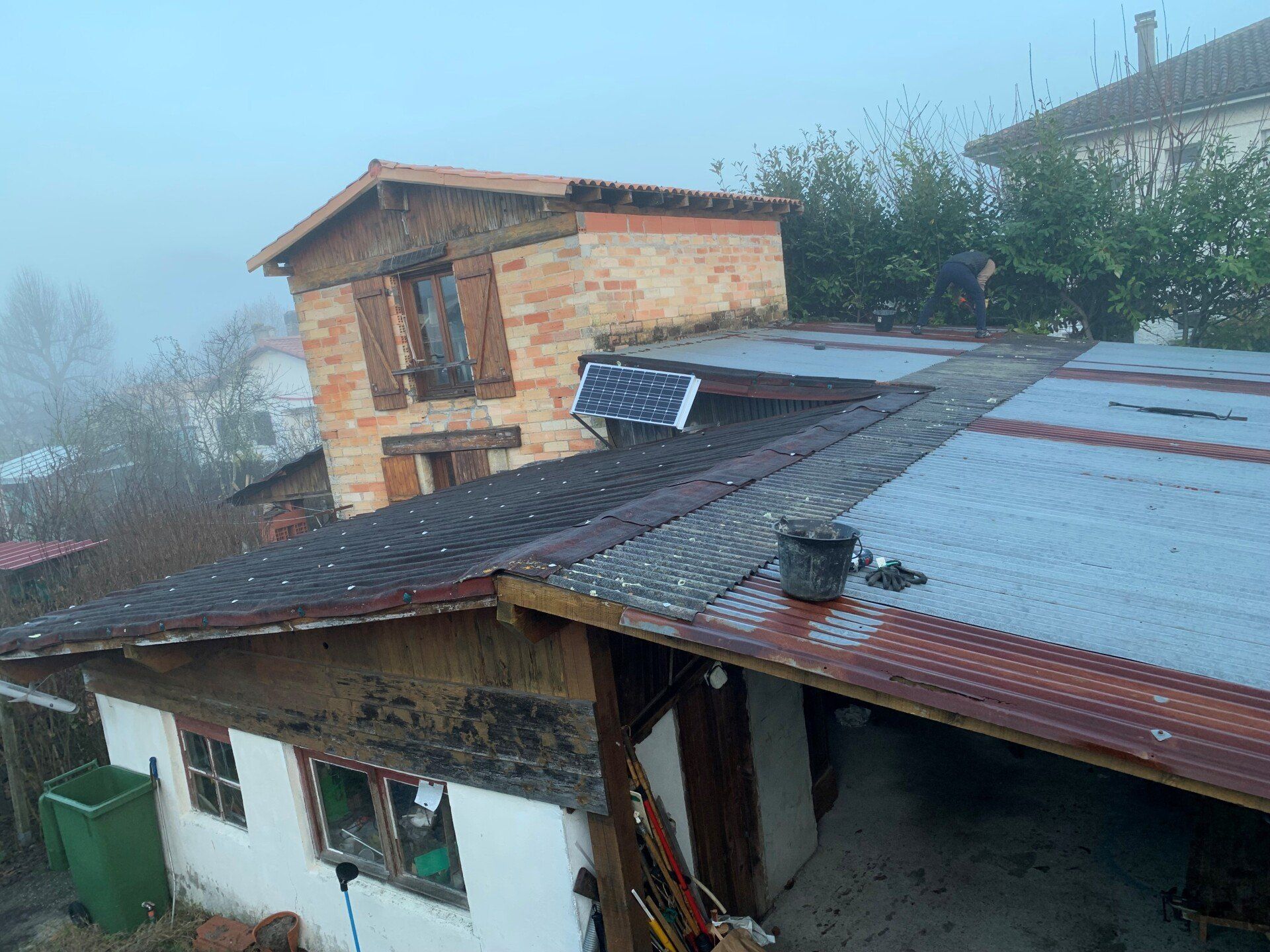 toiture en tôle usé