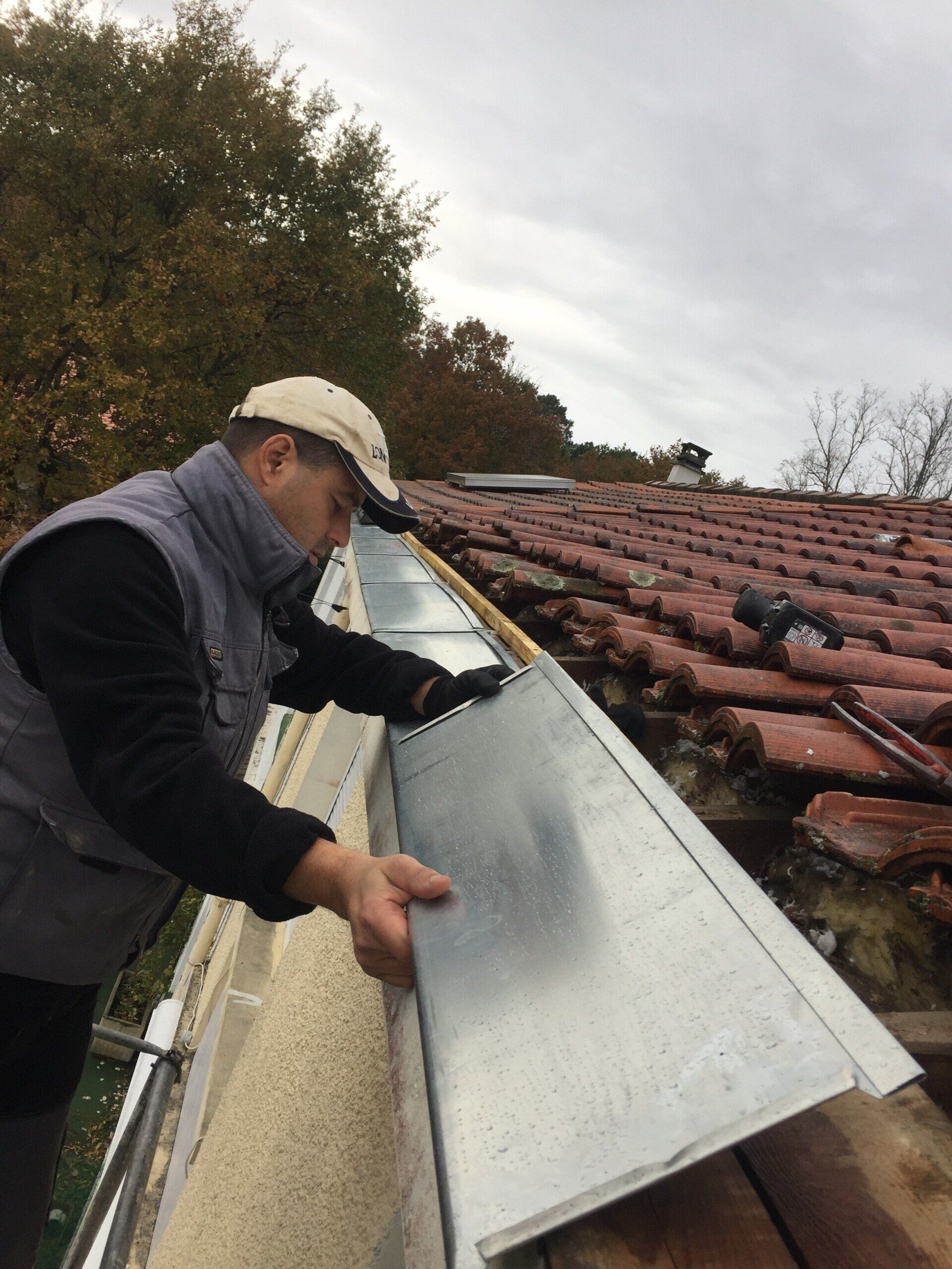 personne repararant zinguerie