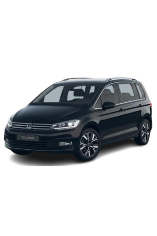 Schwarzer Volkswagen Touran Minivan, geparkt auf weißem Hintergrund.