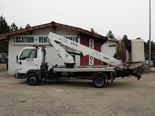 Nacelle de 16m repliée sur camion