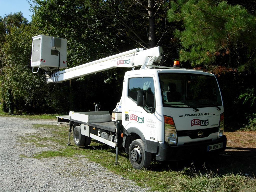 Nacelle de 25m repliée sur notre camion Serloc