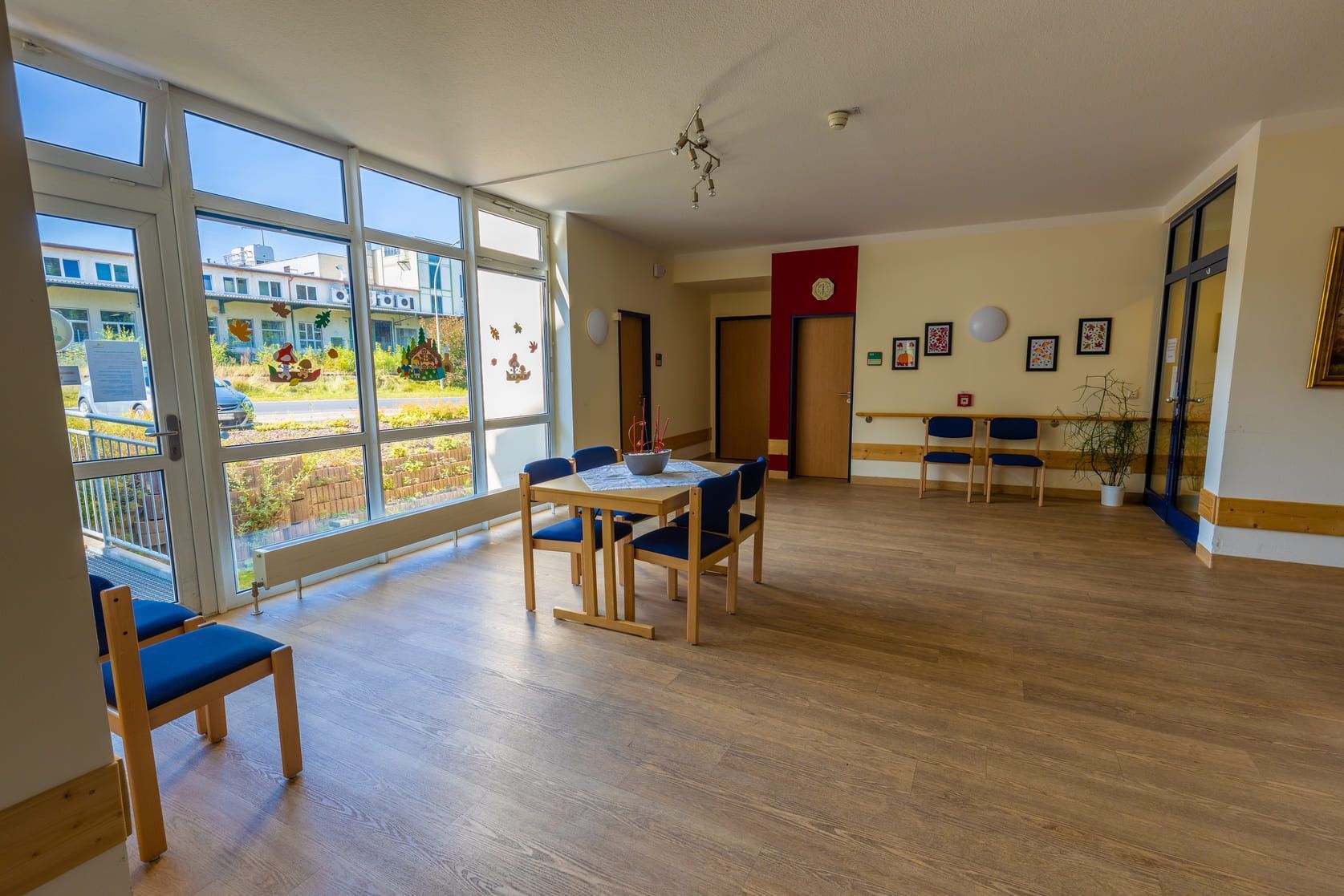 Gemeinschaftsraum im Senioren- und Pflegeheim 