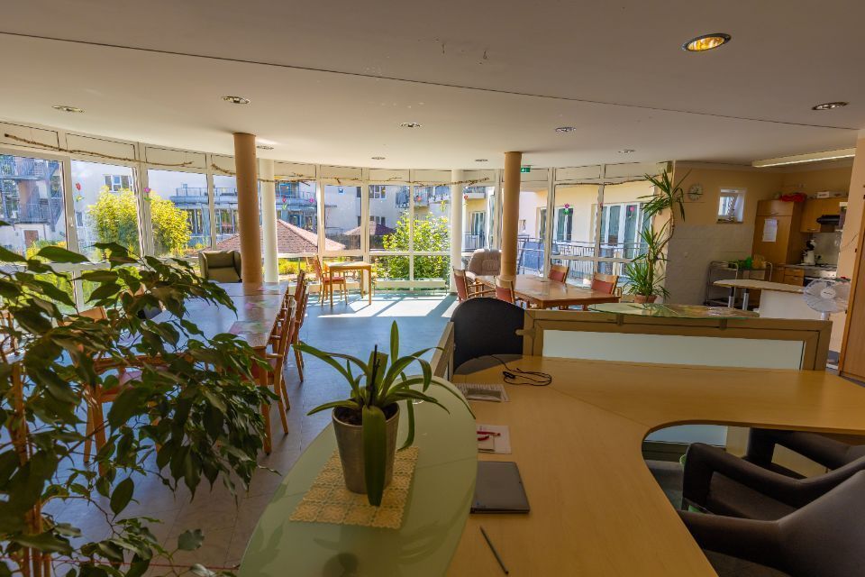 Beratungsecke im Senioren- und Pflegeheim 