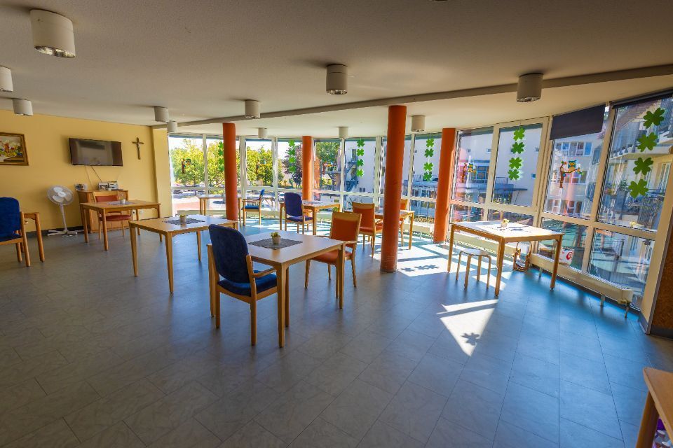 Gemeinschaftsraum im Senioren- und Pflegeheim 