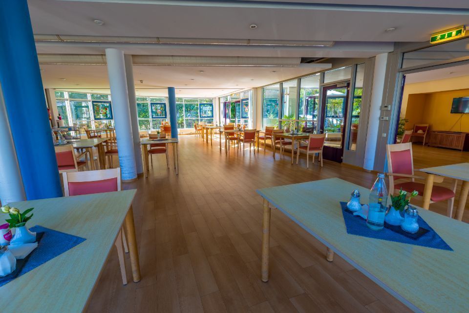 Gemeinschaftsraum im Senioren- und Pflegeheim 