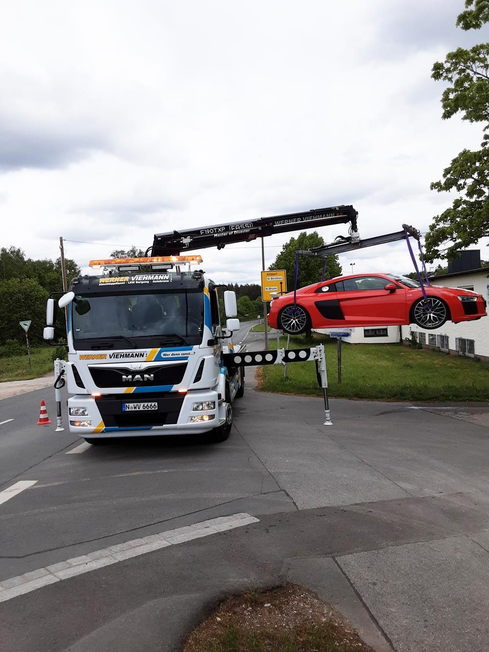 PKW Abschleppen-Bergedienst