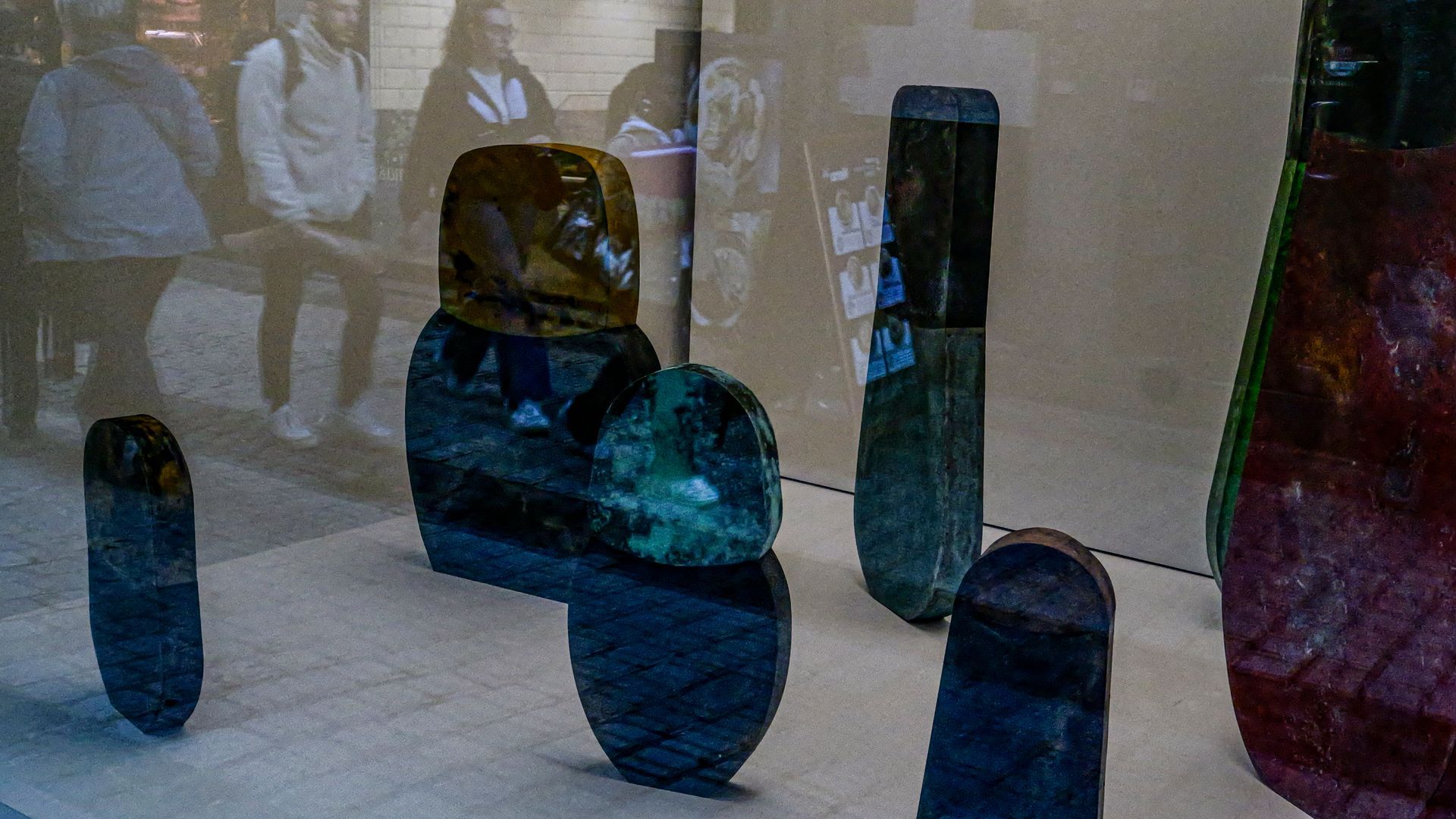 Gallery mirroring the Street