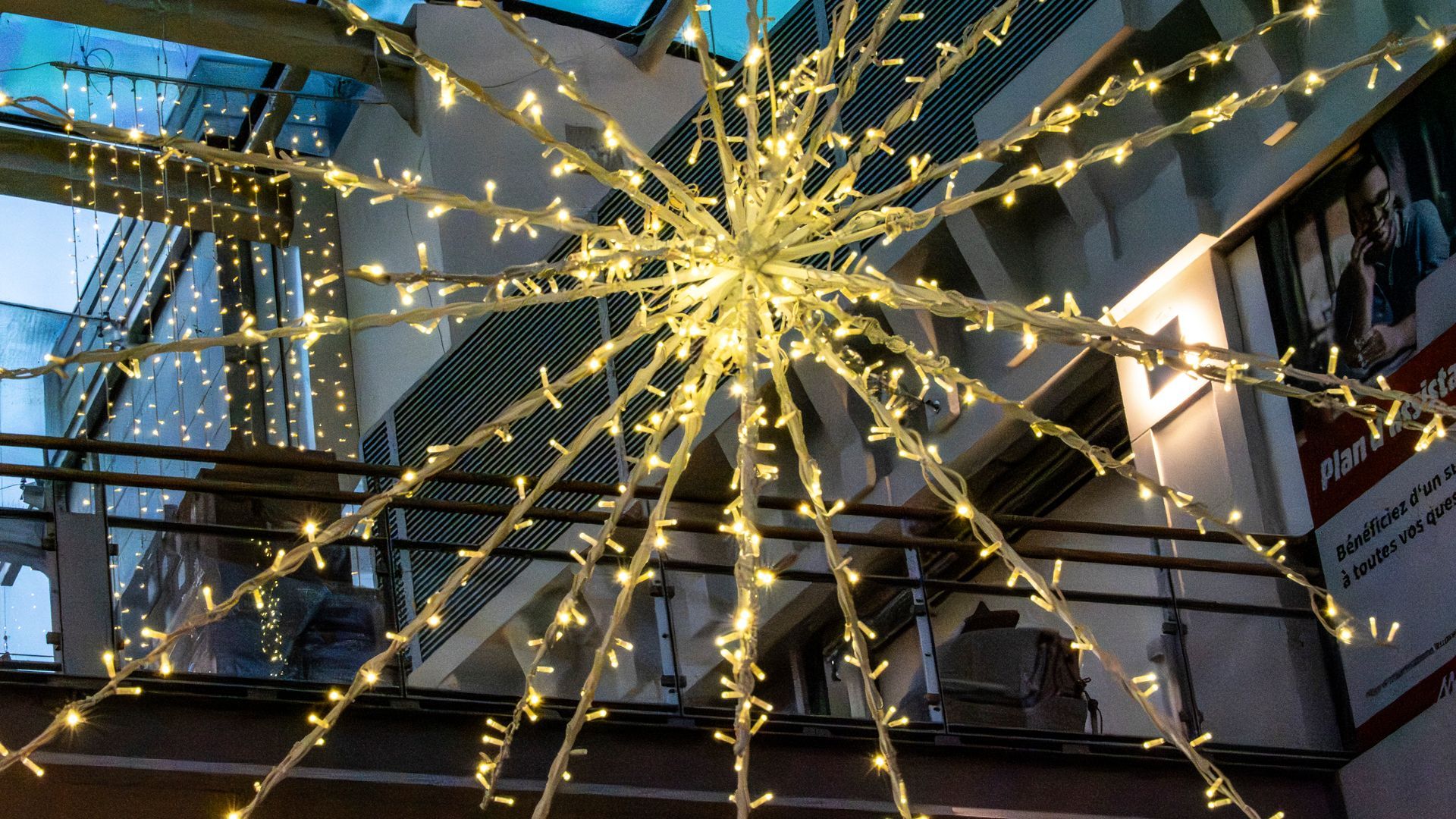 Star in Shopping Mall