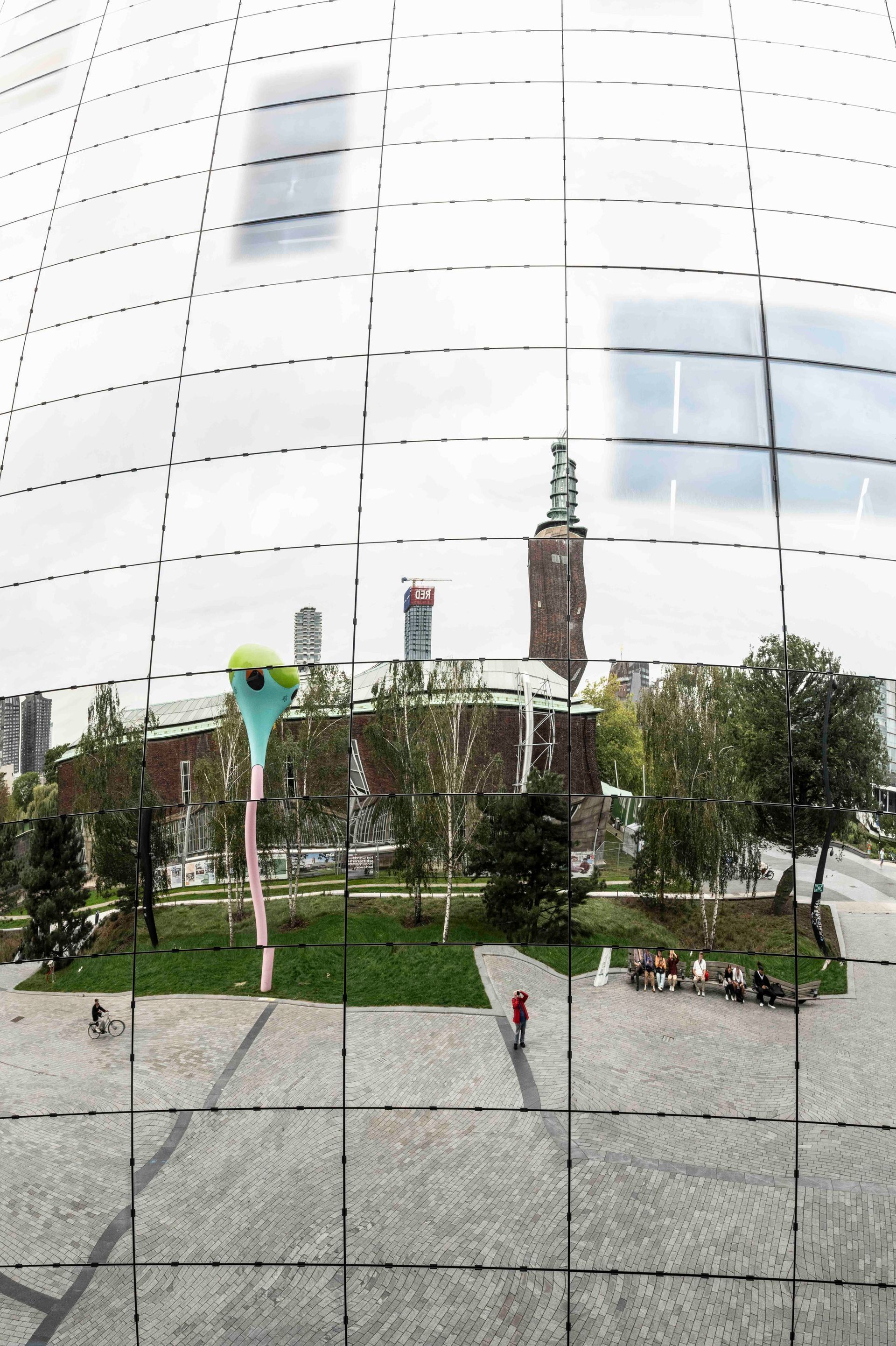 Depot Boijmans a mirror