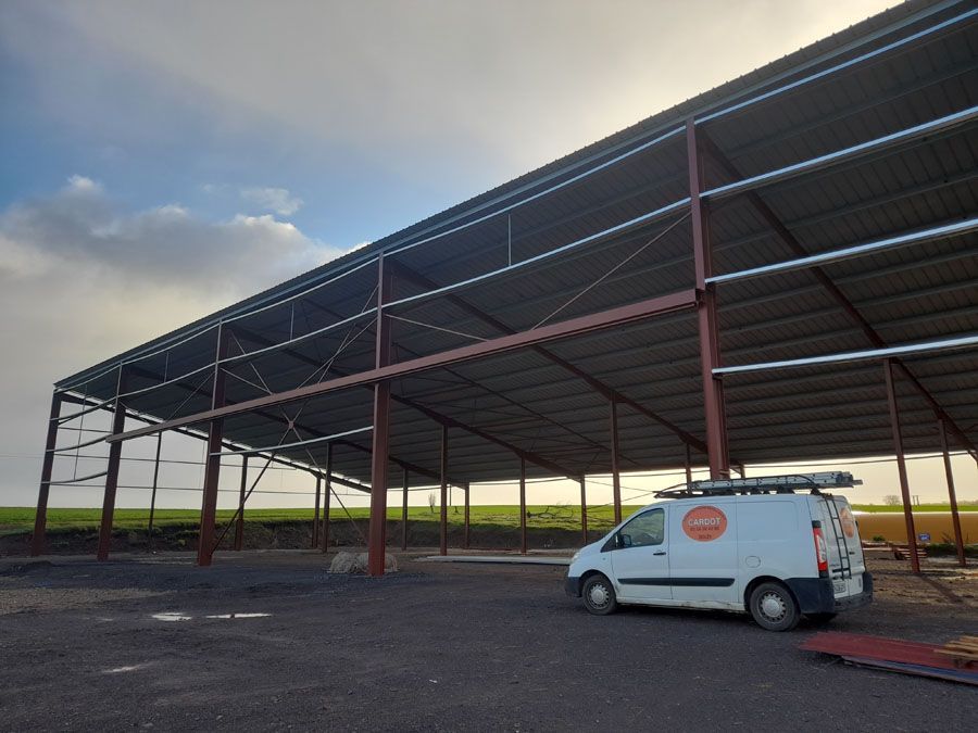 Bâtiment à ossature métallique à BOURDONNAY 1