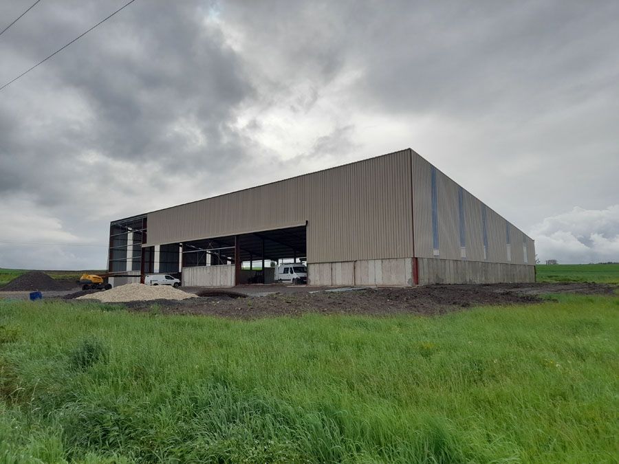 Bâtiment à ossature métallique à BOURDONNAY 4