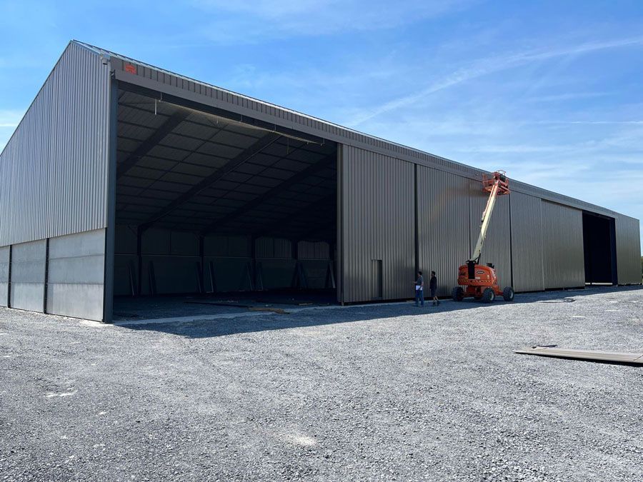 Bâtiment à ossature métallique à TAIZY 08 1