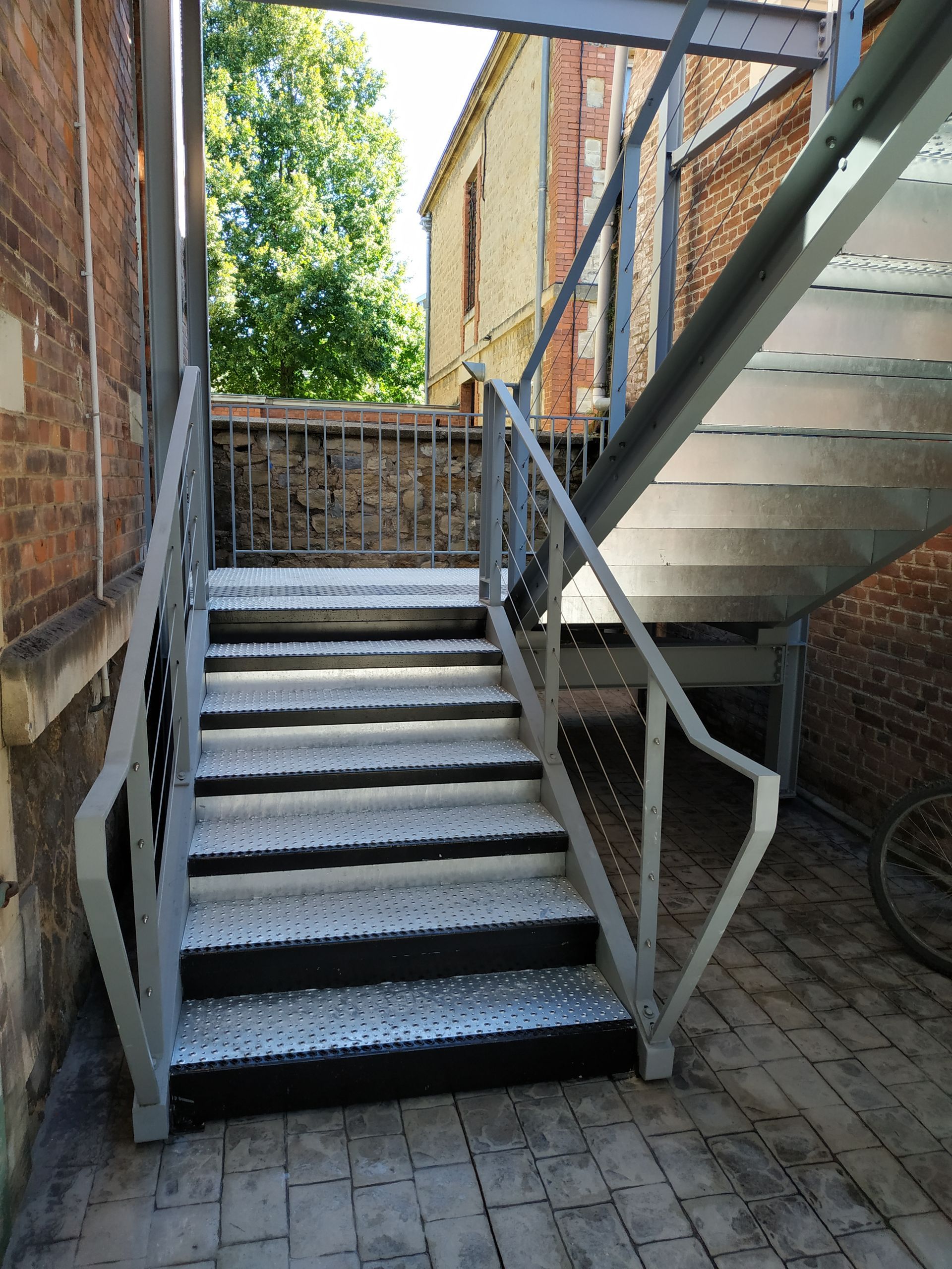 Escalier pour accès à 2 niveaux 2