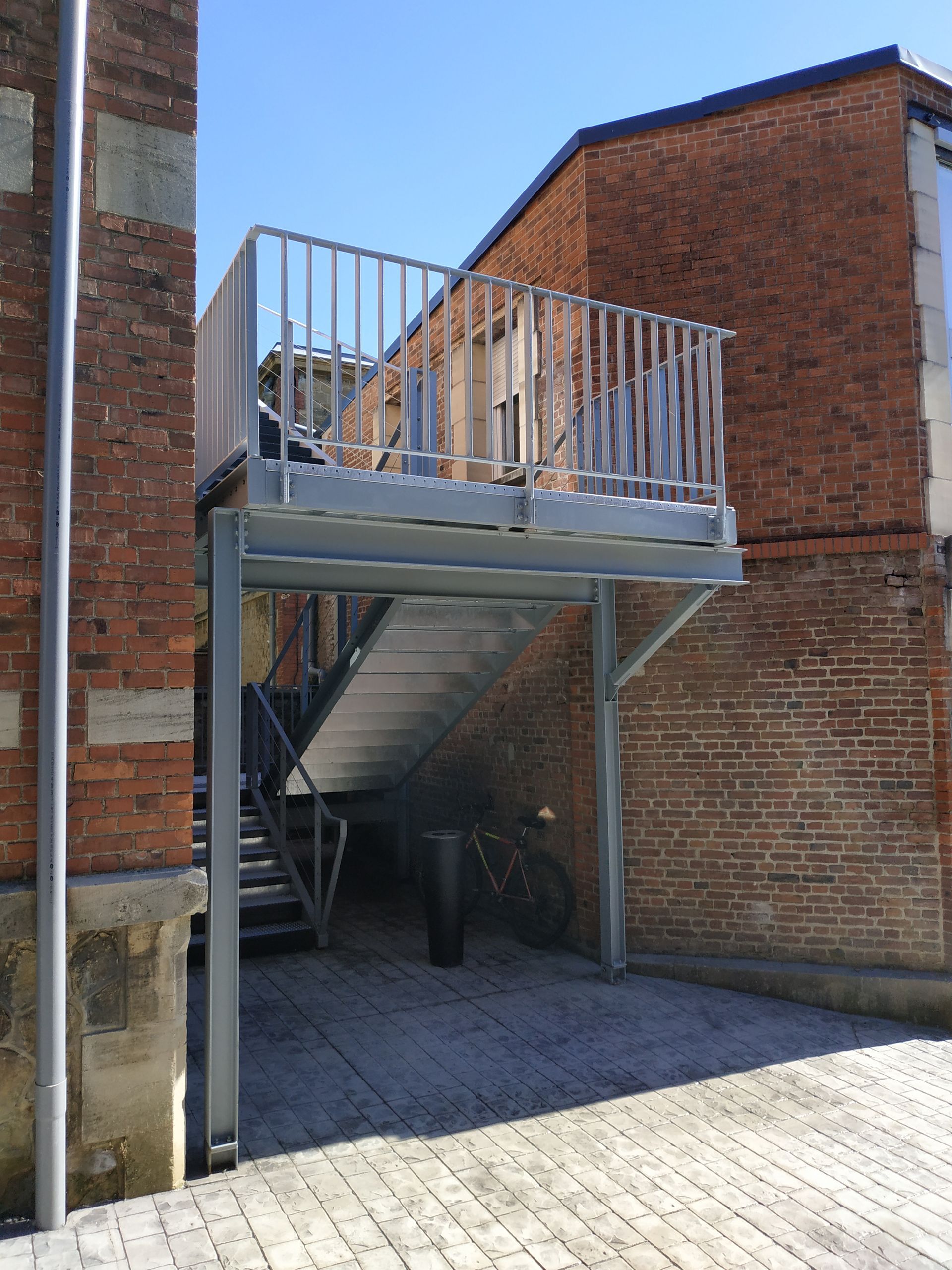 Escalier pour accès à 2 niveaux 3