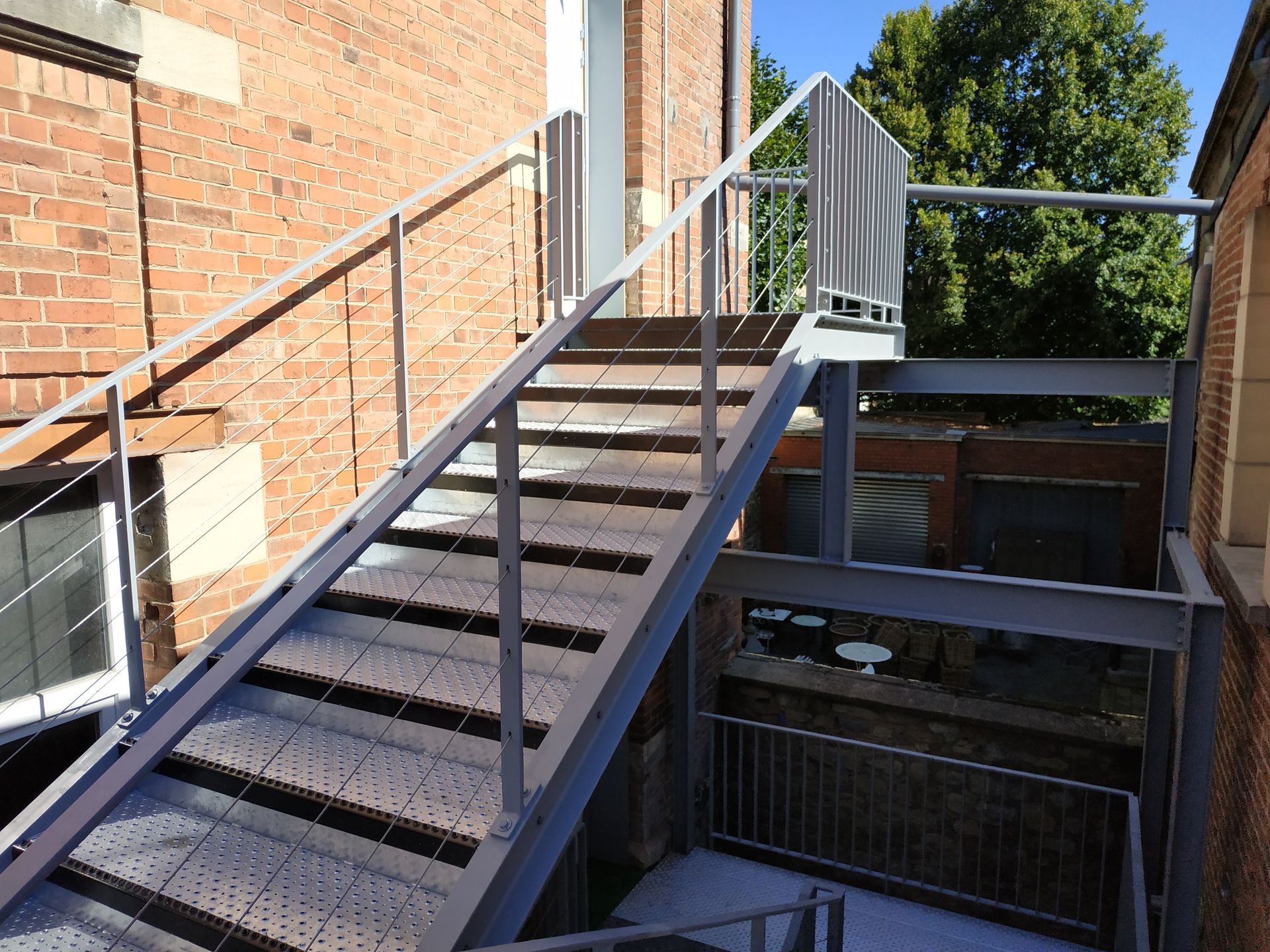 Escalier pour accès à 2 niveaux 7