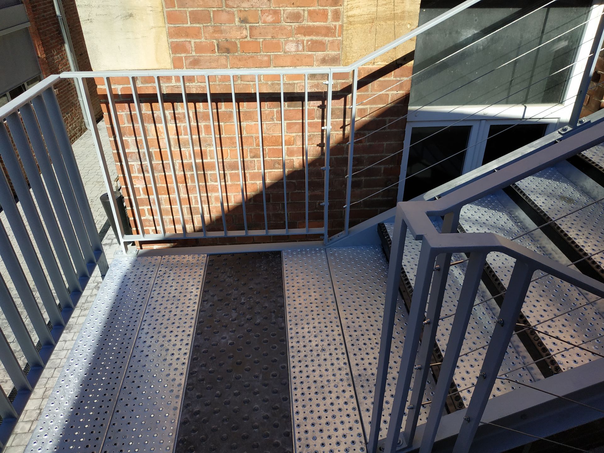 Escalier pour accès à 2 niveaux 1