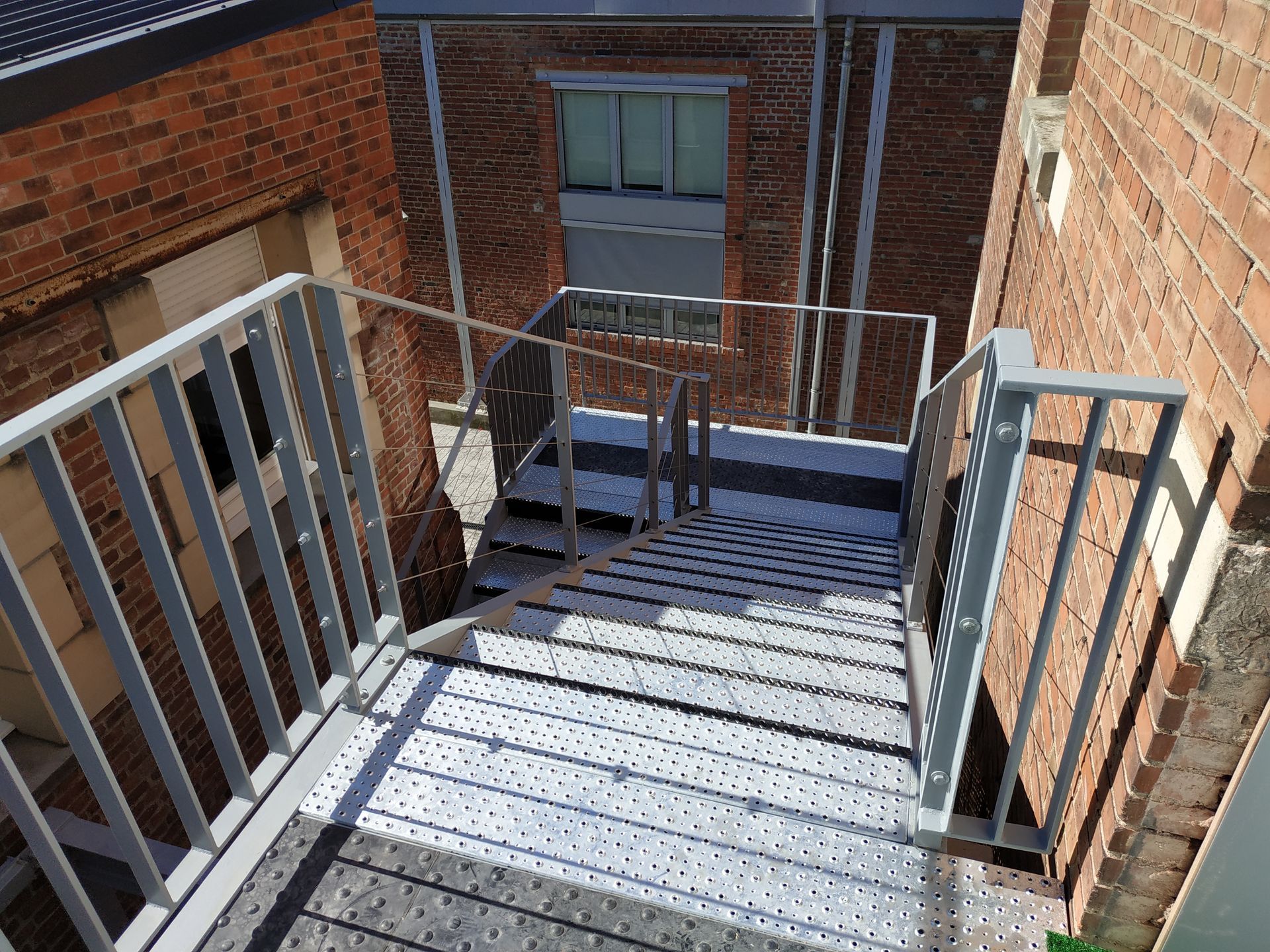 Escalier pour accès à 2 niveaux 6