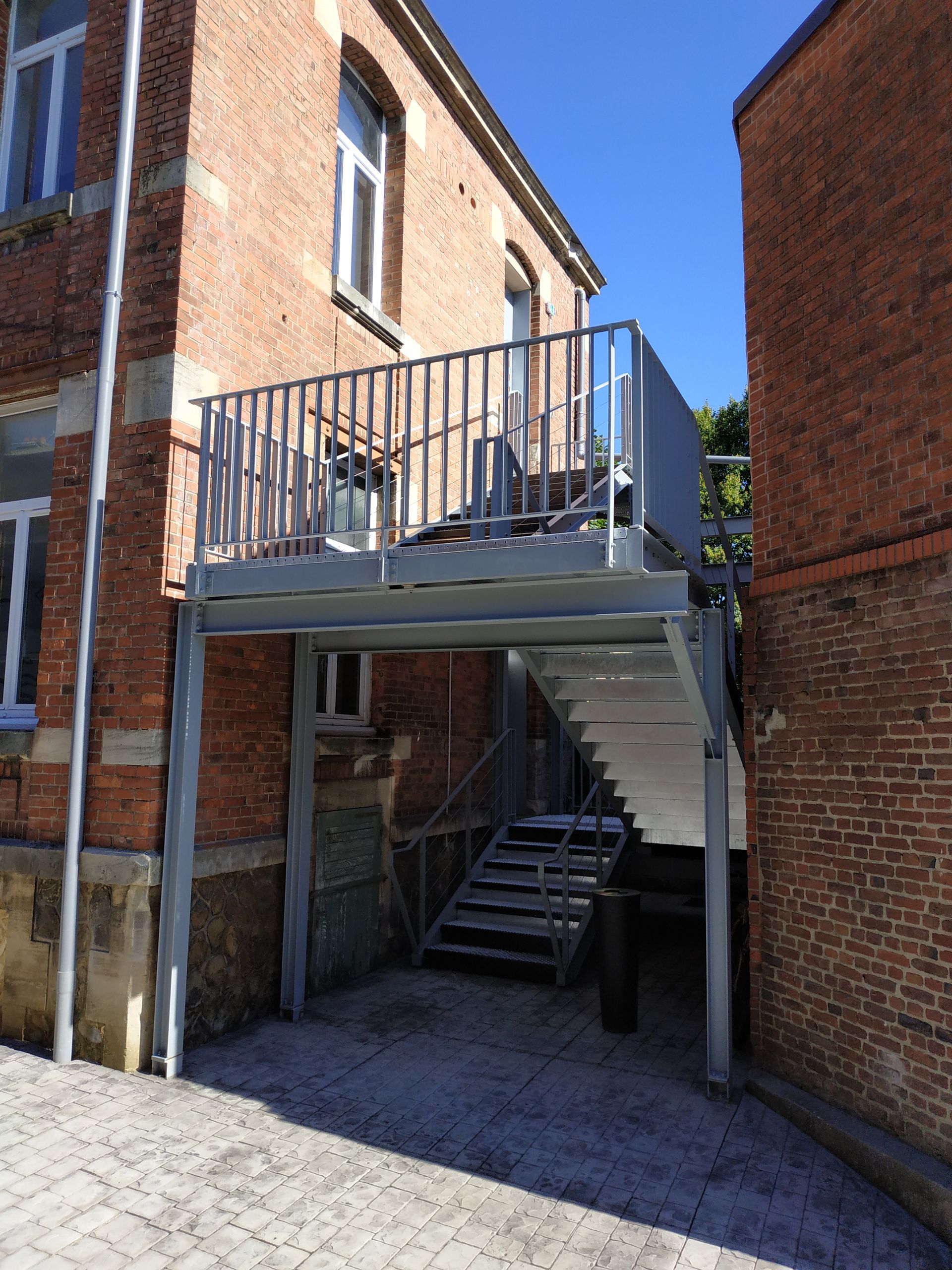 Escalier pour accès à 2 niveaux 4