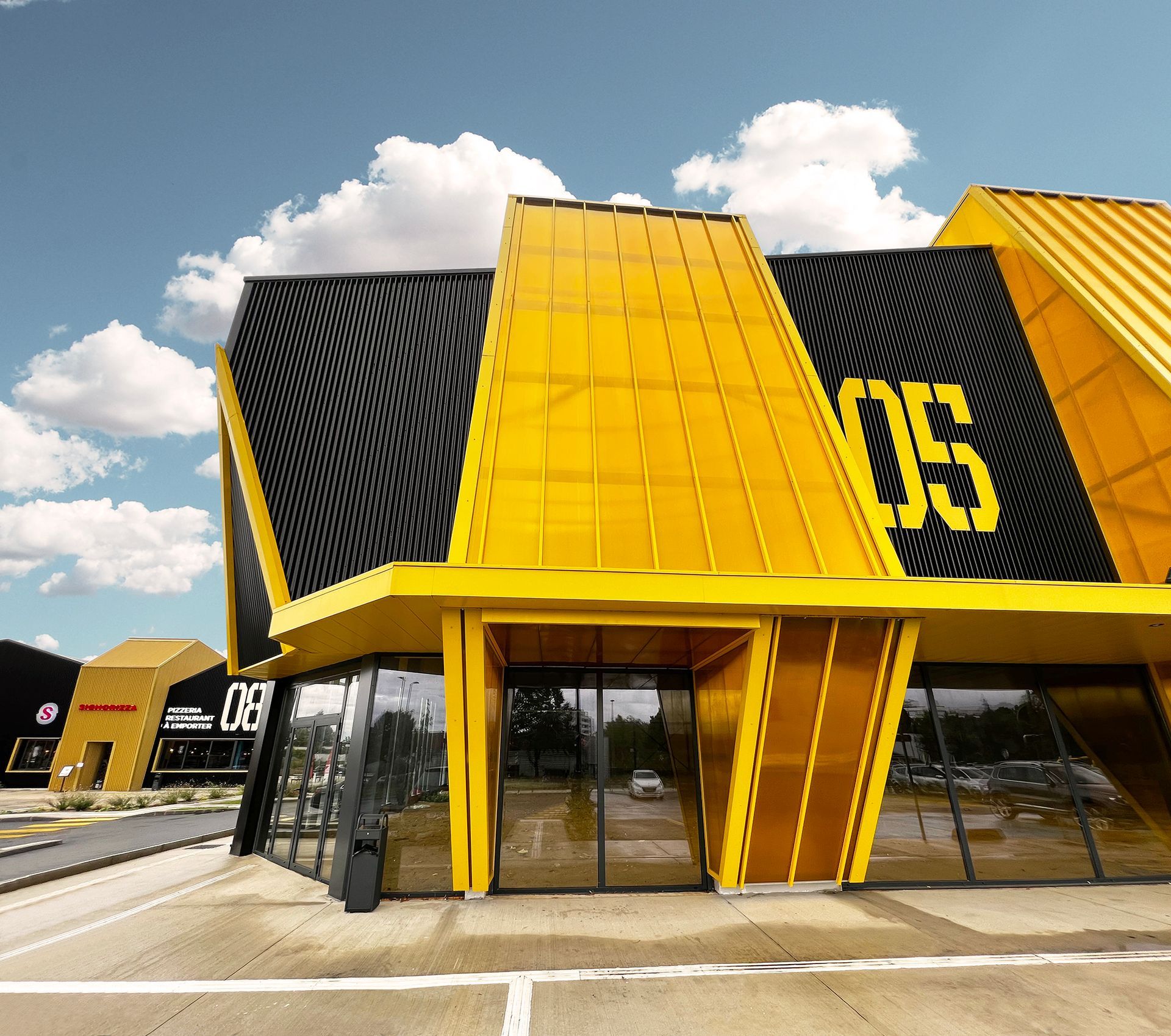 Gros plan sur un angle avec des entrées modernes