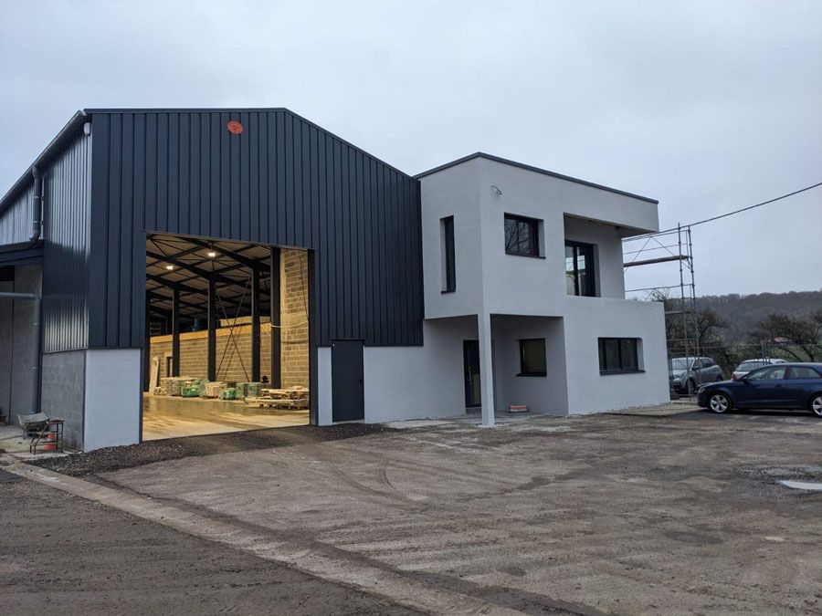 Bâtiment de stockage et bureaux 1