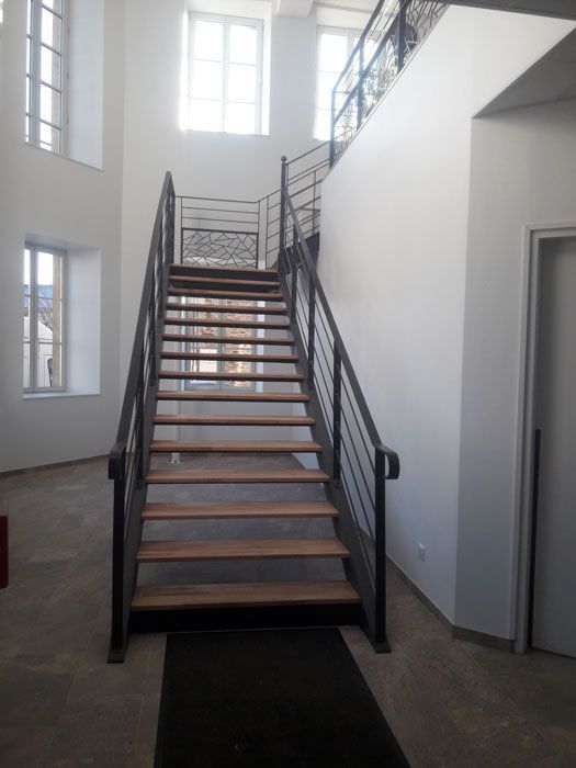Fourniture d’un escalier pour une mairie 4