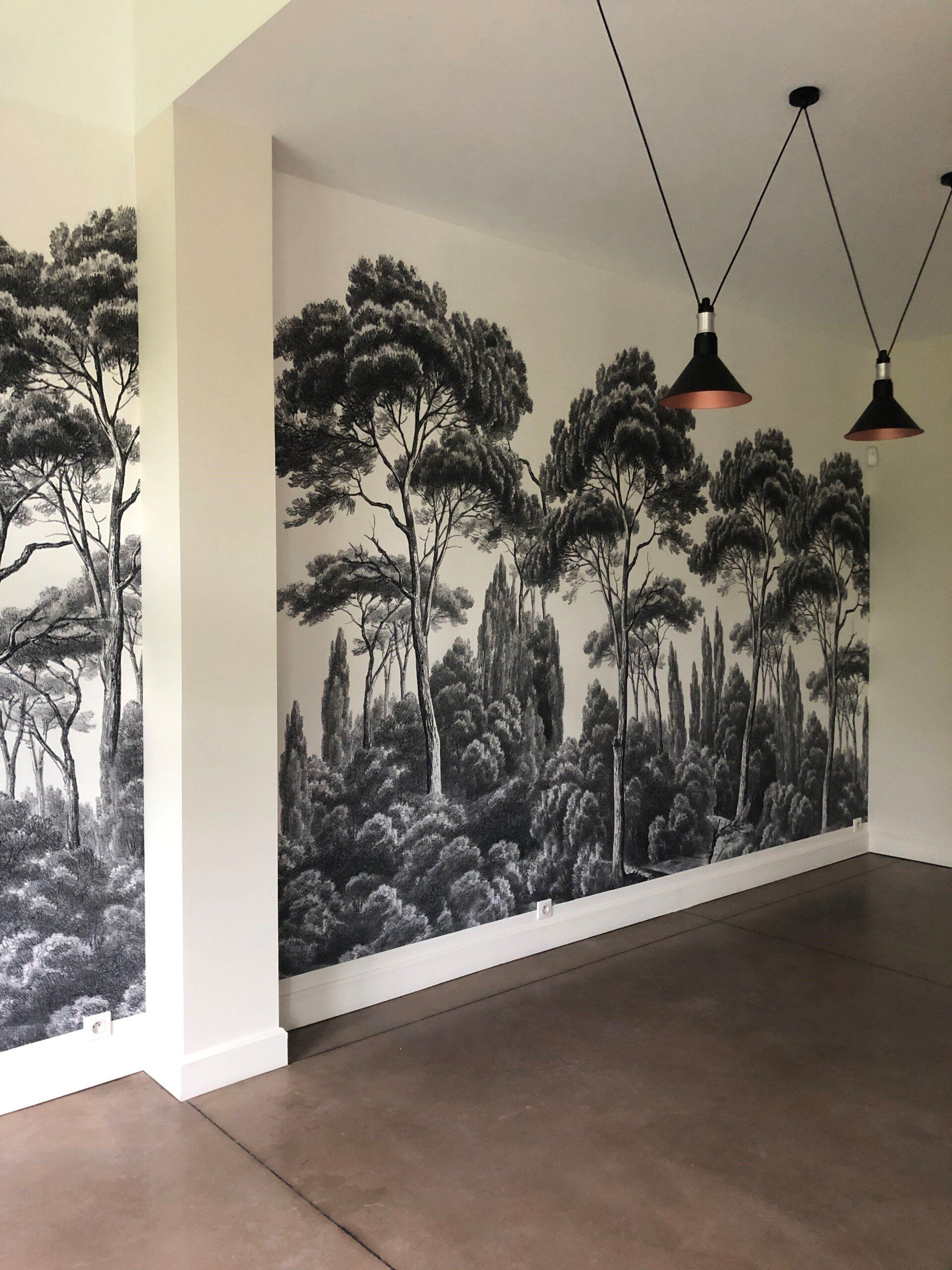 Salon avec un papier peint à motif