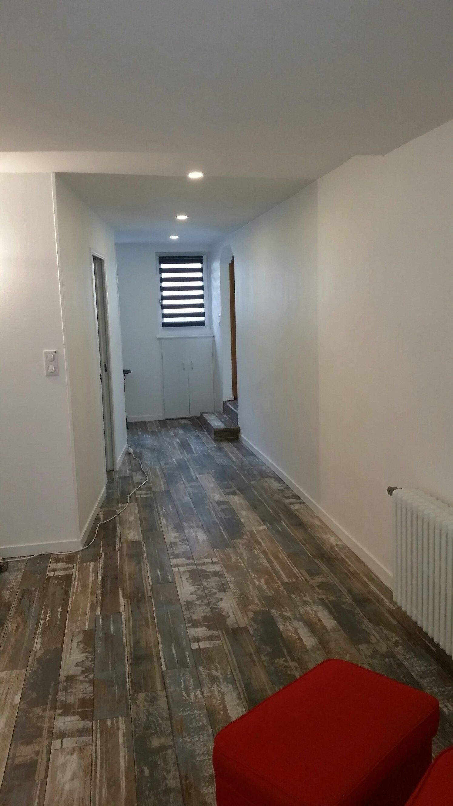 Salon avec une tapisserie