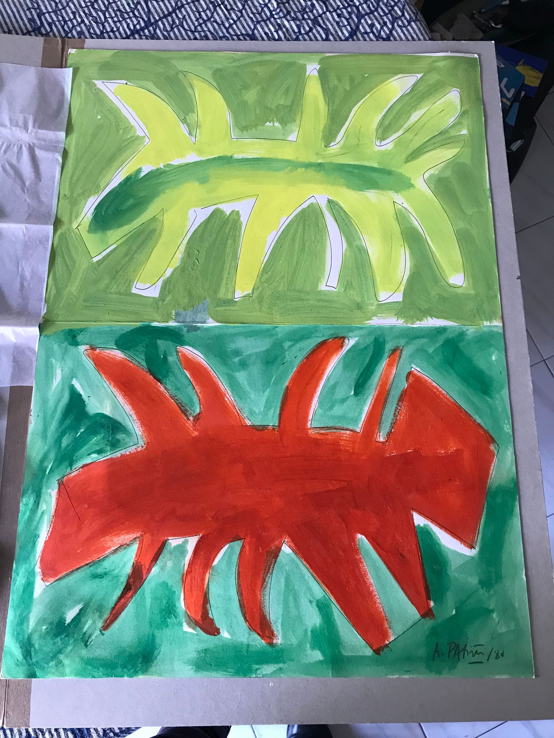 Dos figuras abstractas con forma de insecto. La superior es verde sobre fondo verde, la inferior es roja sobre fondo verde.