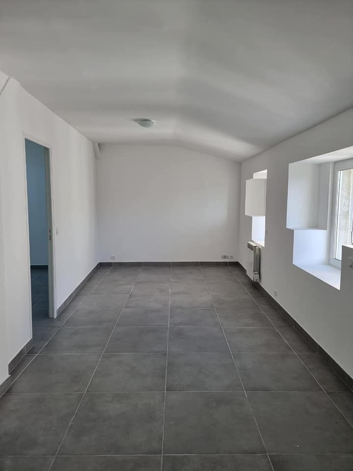 Travaux de revêtements pour le sol, les murs et le plafond