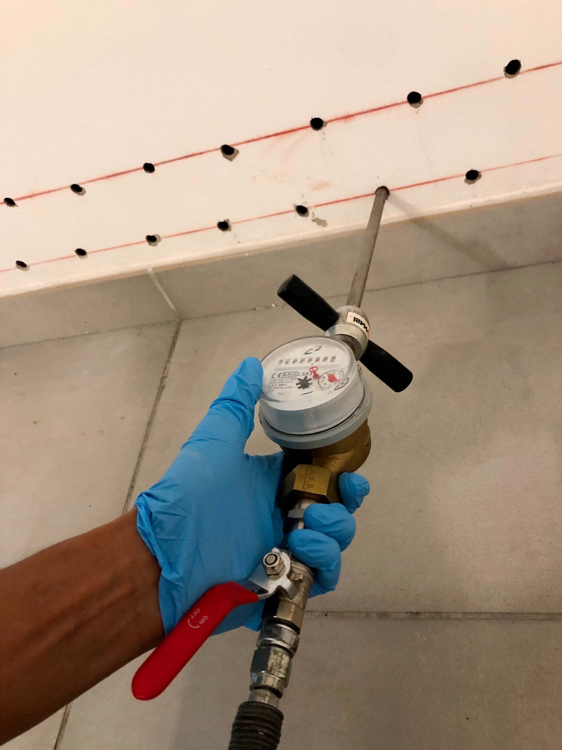 Injection à la base des murs contre l'humidité ascensionnelle