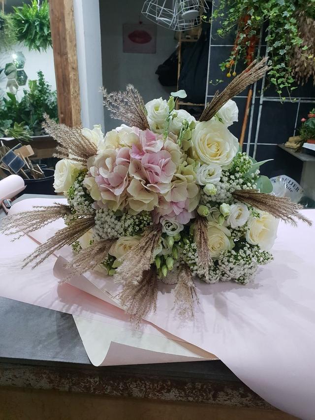 Bouquet blanc et rose pâle