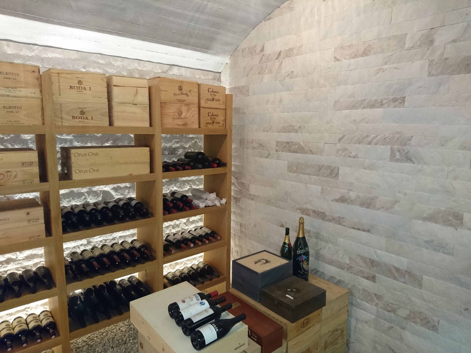 Plattenbeläge - Trin - W & W Candrian GmbH