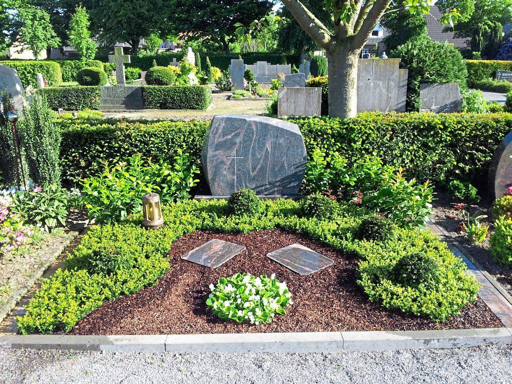 Grabfloristik auf einem Friedhof