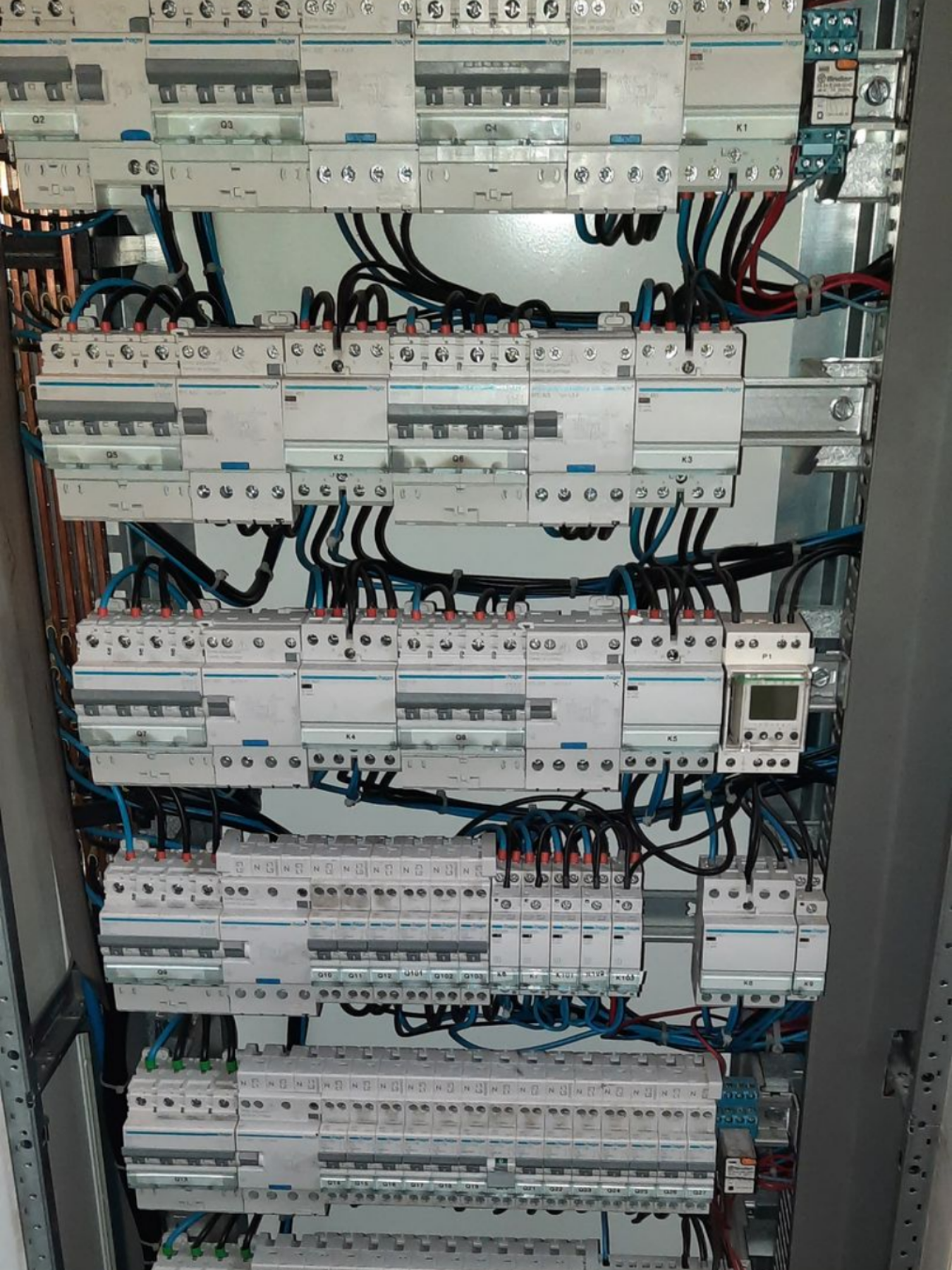 Tableau électrique blanc
