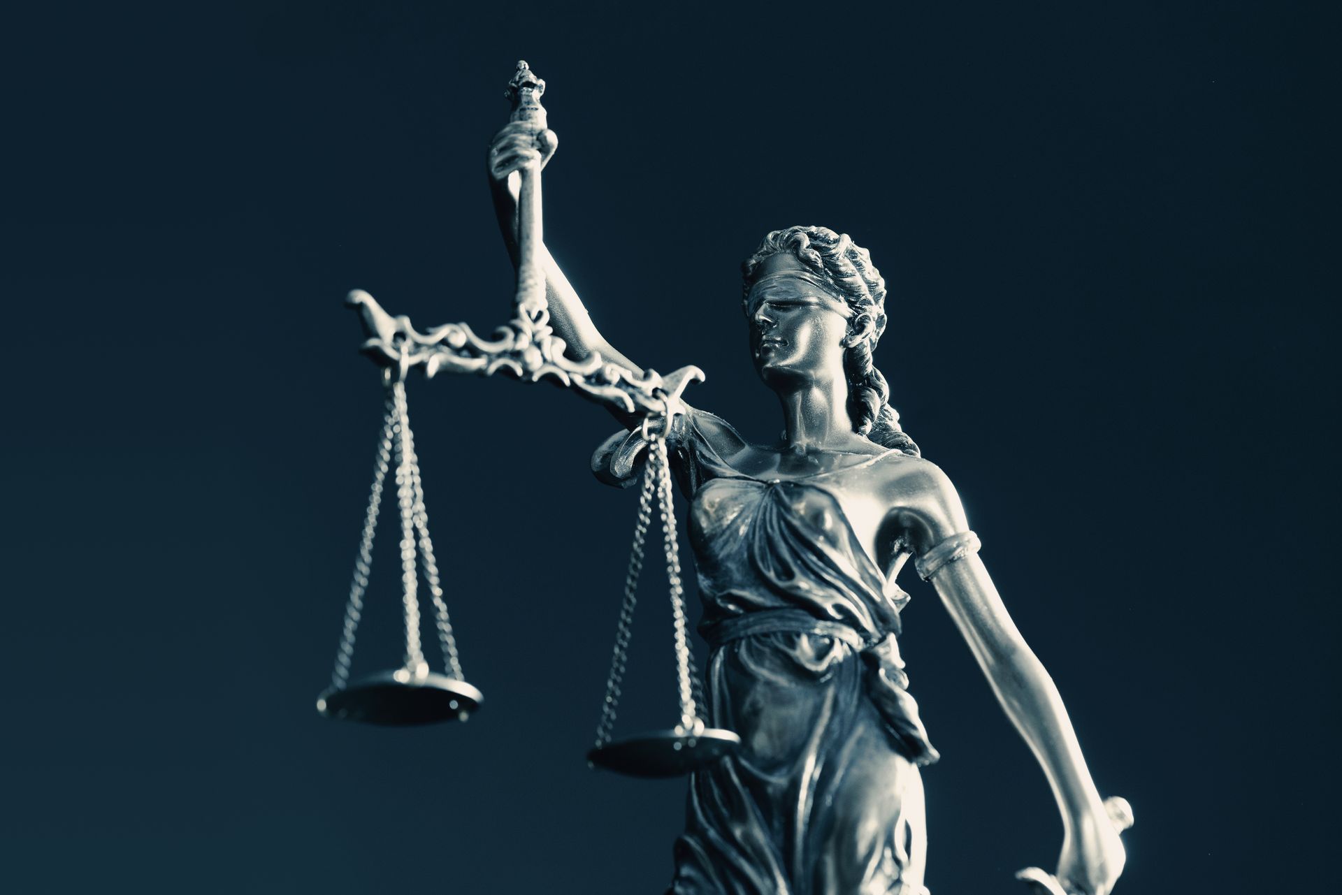 Une statue allégorique de la justice