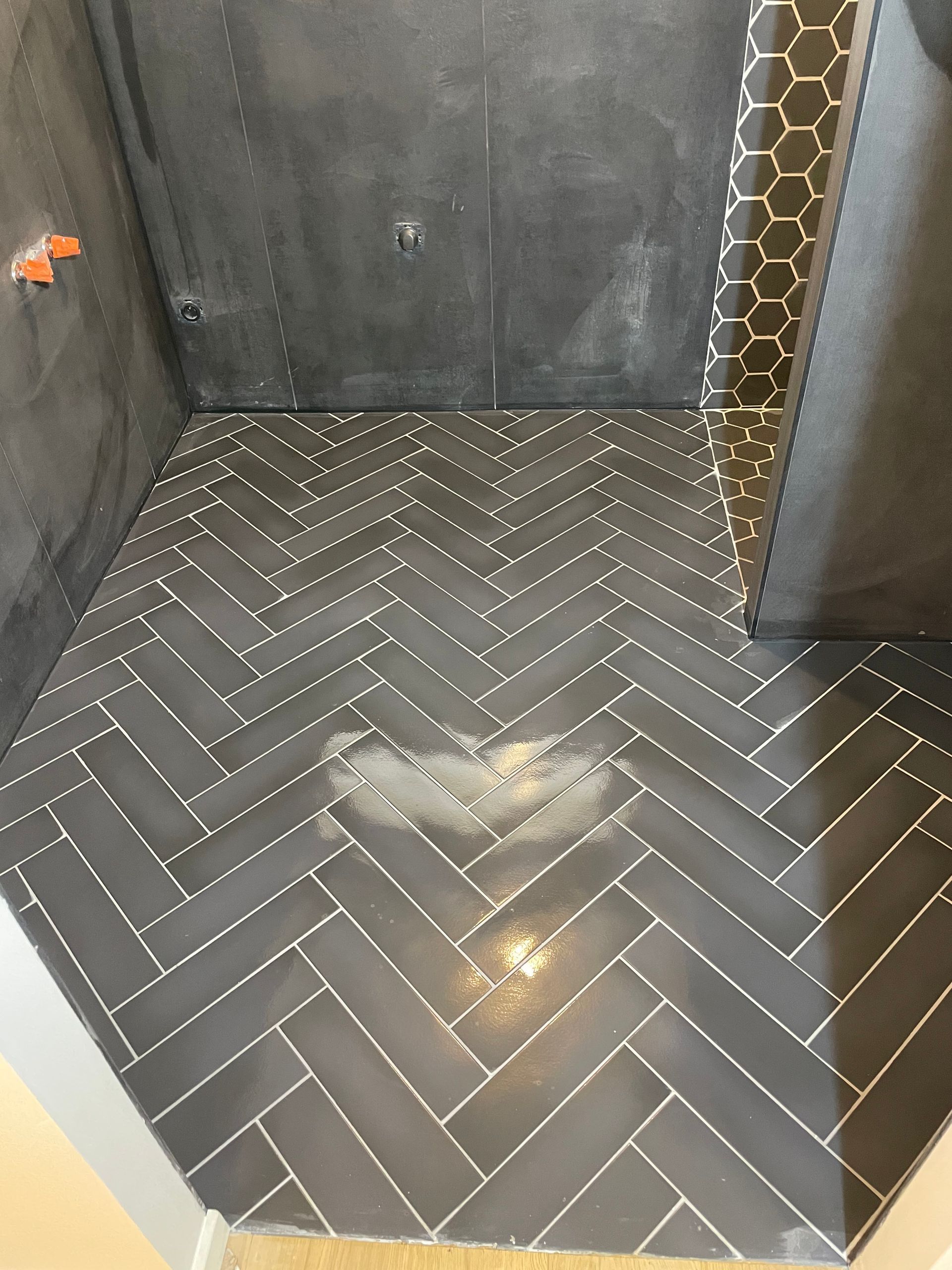 Pose de carrelage en chevron
