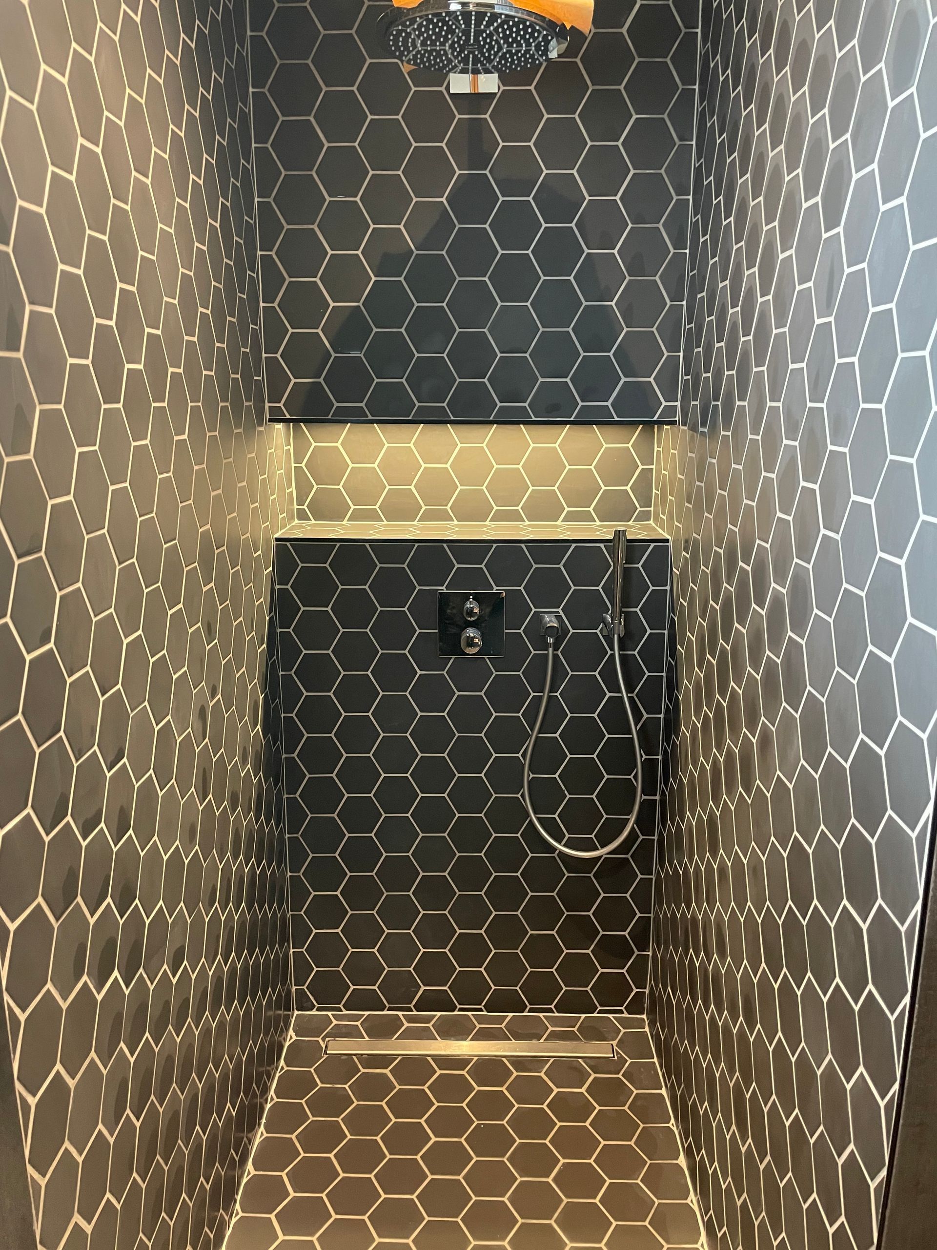 Carrelage hexagonal gris