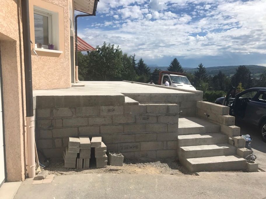 Construction d'une terrasse et d'un escalier